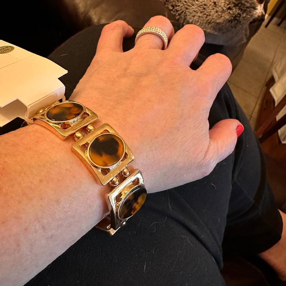 Laundry by Shelli Segal - Gold and Tortoise Bracelet - Picture 7 of 7